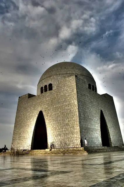 essay karachi city in urdu