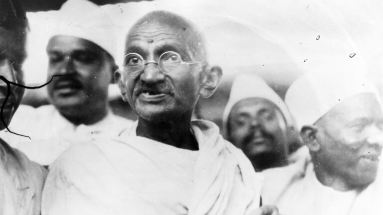 biography of mahatma gandhi in urdu